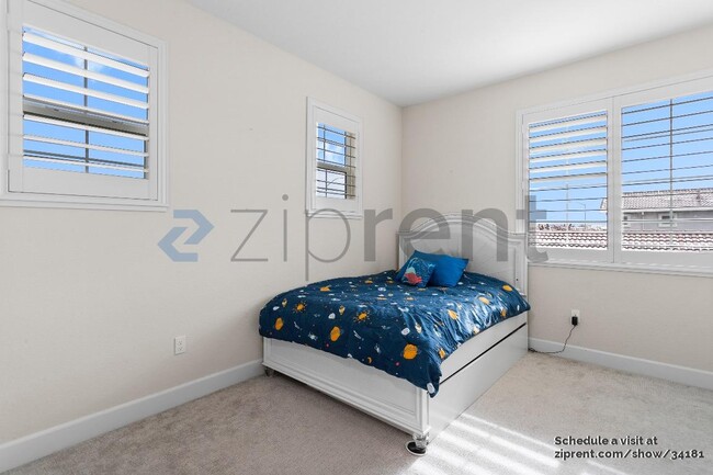 Building Photo - 748 Razorbill St