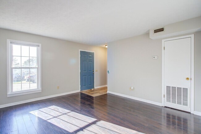 Building Photo - 5021 Emerald Dr