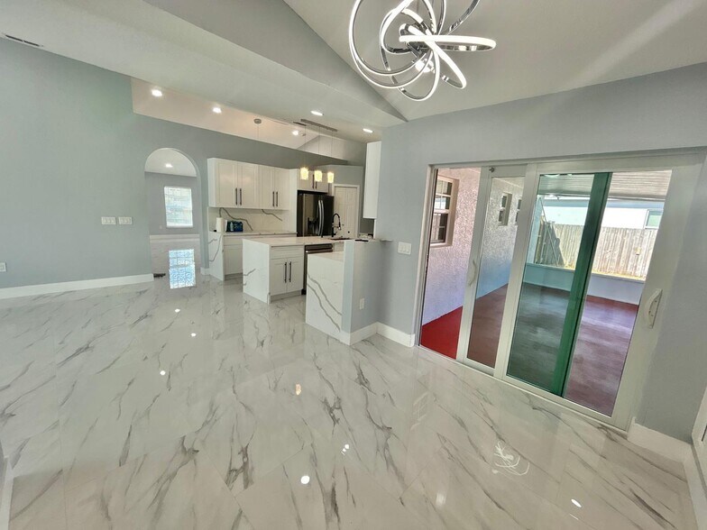 Building Photo - 3933 SW Kakopo St