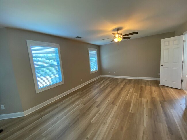 Building Photo - newly updated SFH with no carpet