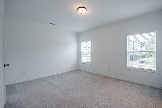 Building Photo - 838 Oak Center Dr