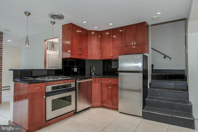 Building Photo - 1401 35th St NW