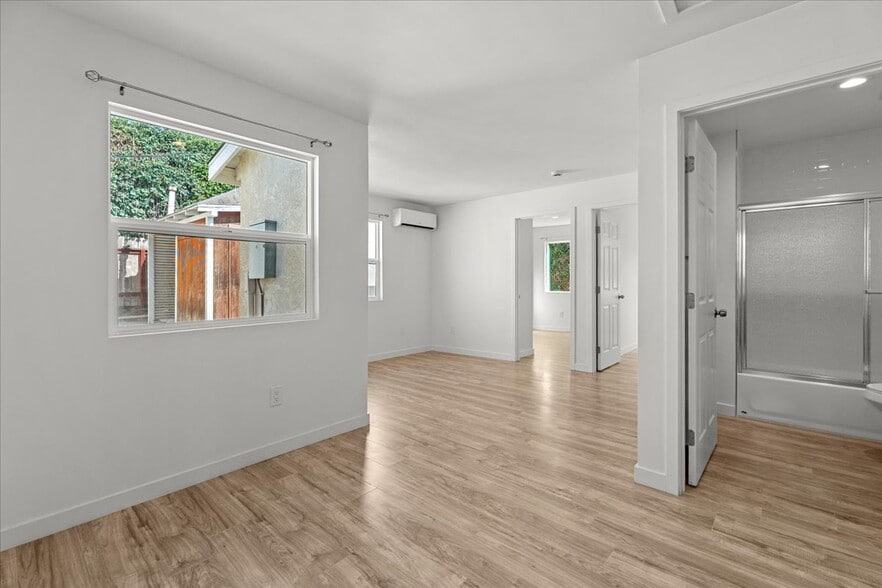 Building Photo - 4044 Huron Ave