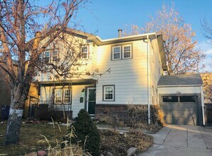 Building Photo - Two Story Single Family Home in the Roseda...