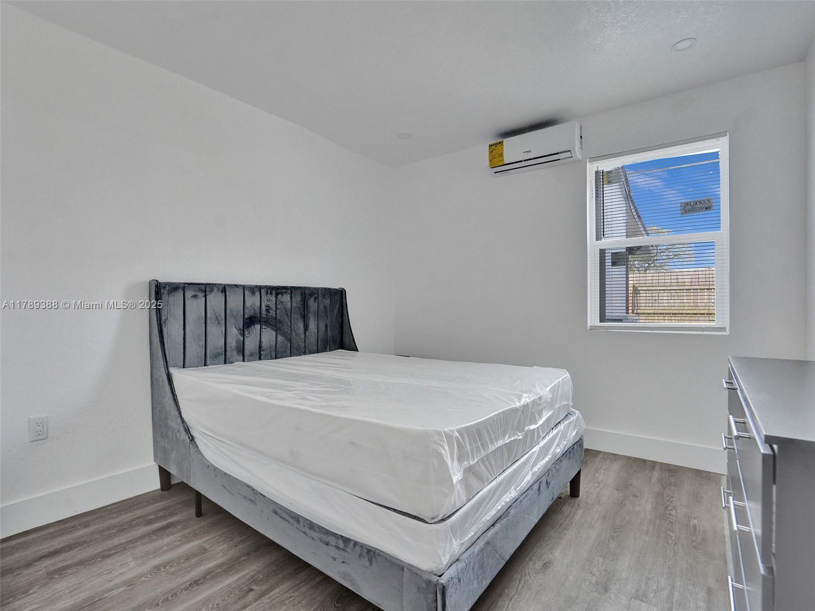 Building Photo - 6147 SW 40th St