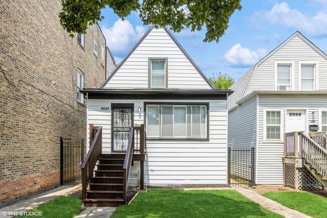 Primary Photo - 4646 W Warwick Ave