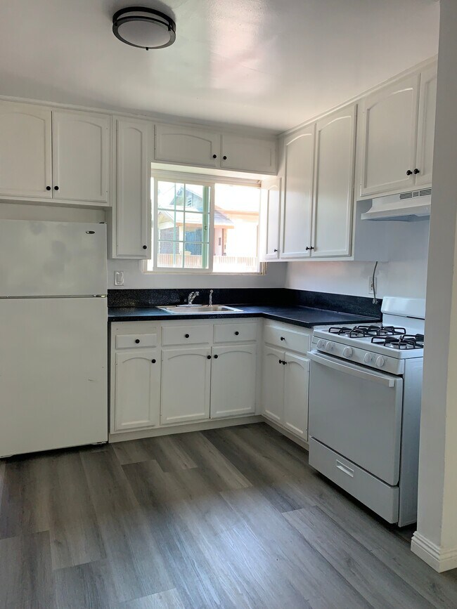 kitchen - 9044 Hubbard St