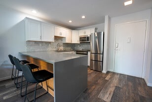 Building Photo - 77805 California Dr