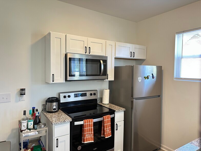 Building Photo - 152 Gregg St