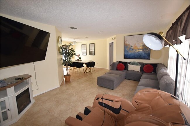 Building Photo - 7748 Indian Ridge Trail S