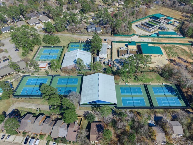 Building Photo - 12515 Lakeshore Dr