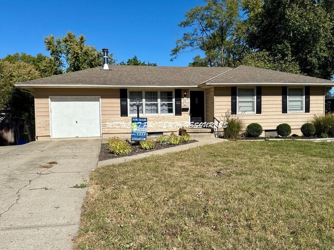 Primary Photo - 4 Bedroom Home Near Downtown Lee’s Summit