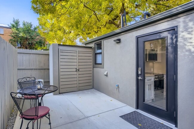 Building Photo - Congress Park – Beautiful High-End Studio