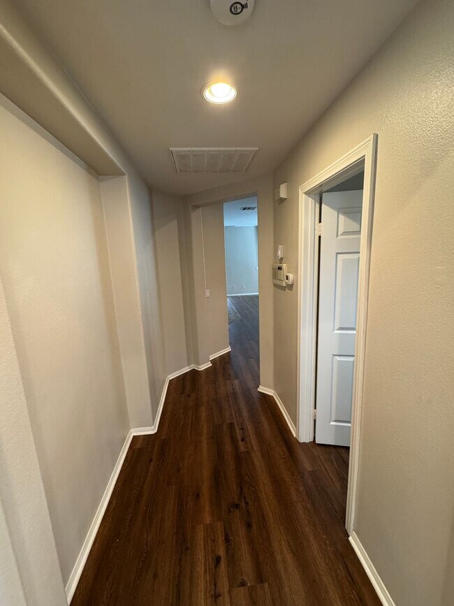 Building Photo - Spacious 3-Bed Lakeview Home with Loft & Community Amenities