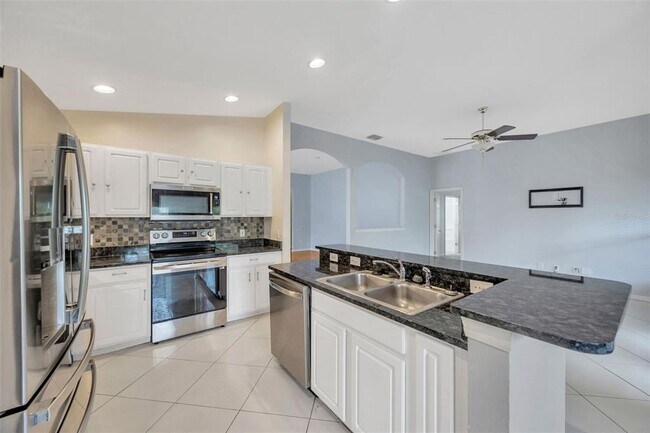 Building Photo - 7533 Terrace River Dr