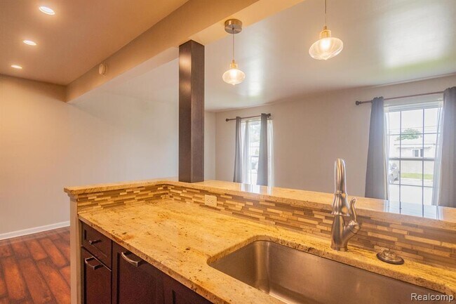 Building Photo - 35243 Turner Dr