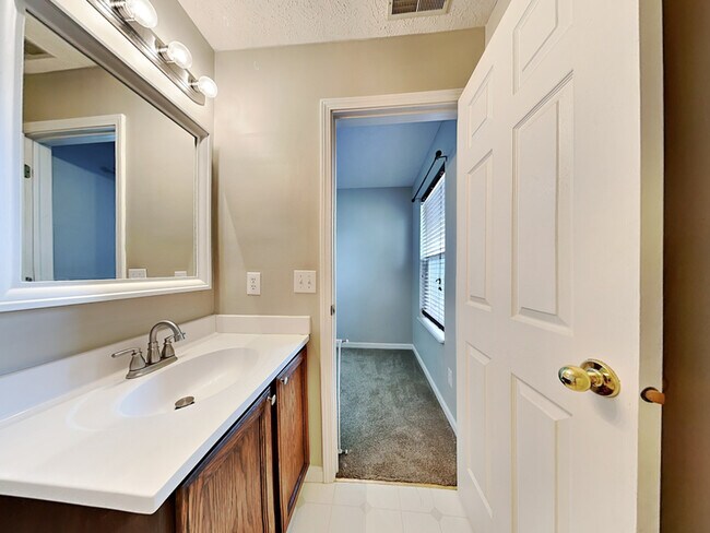Building Photo - 10121 Pendula Dr