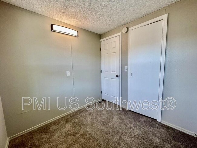 Building Photo - 437 Riverfront Dr