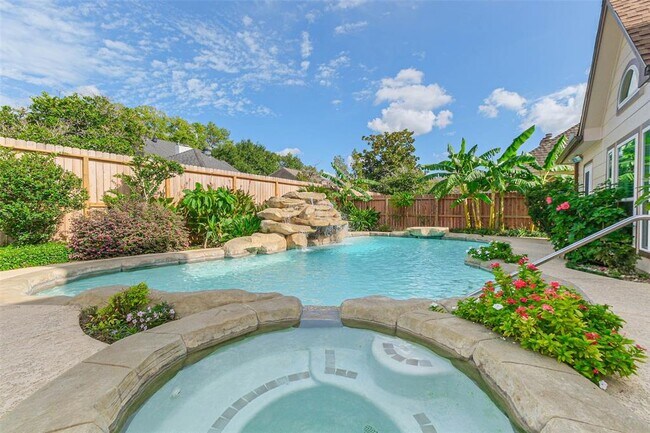 Building Photo - 1319 Hannington Dr