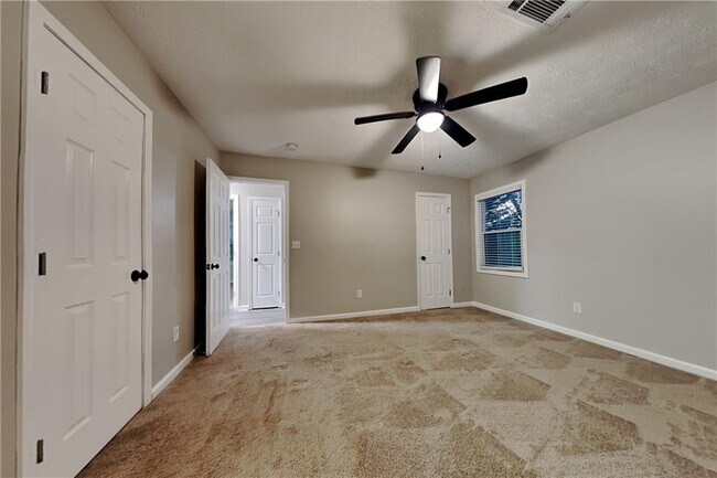 Building Photo - 2513 Mistletoe Ln SW