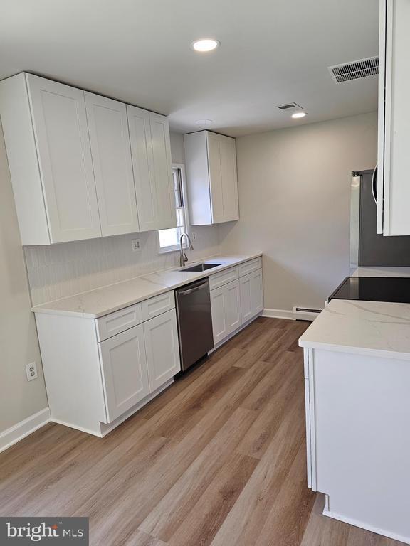 Building Photo - 14236 Caroline St