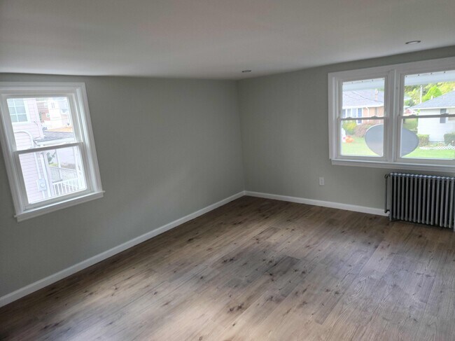 Master Bedroom - 321 Elm St