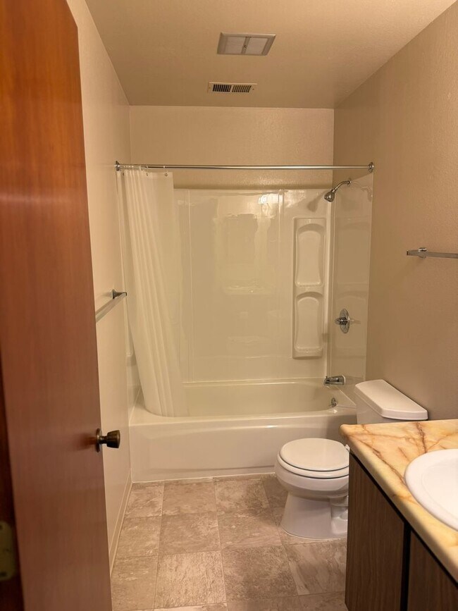 Building Photo - 765 Pope Dr