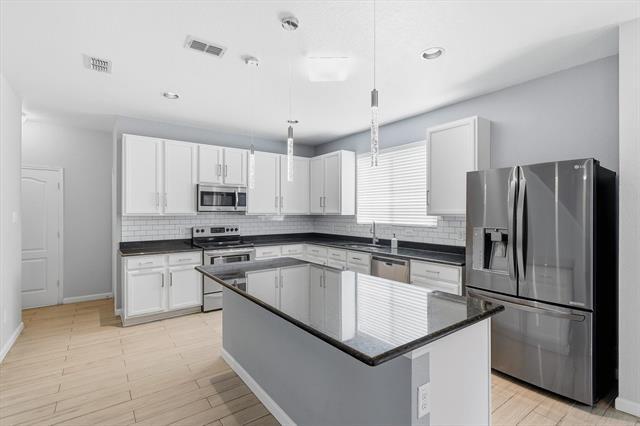 Building Photo - 913 Bloomfield Dr
