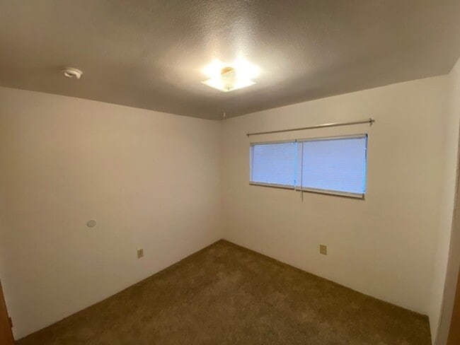 Building Photo - HOME ON HUDLOW (P#335)