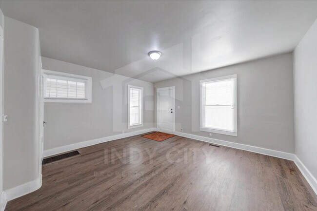 Building Photo - 622 N Mulberry St