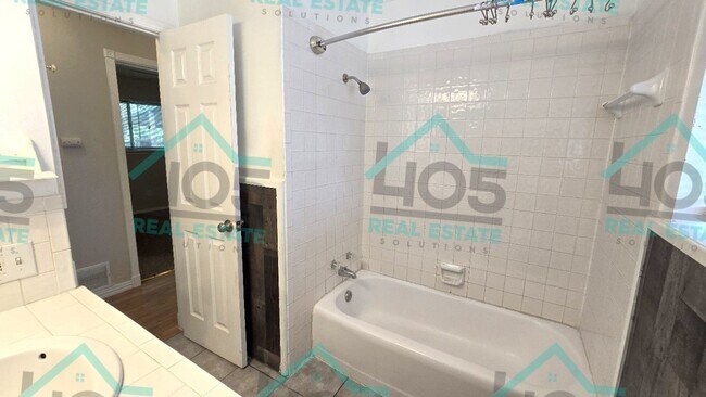 Building Photo - 4 Bedroom Rental in Del City