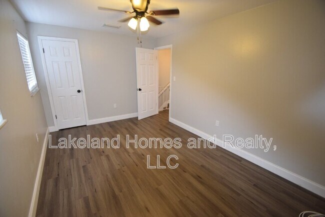 Building Photo - 945 Castle Way