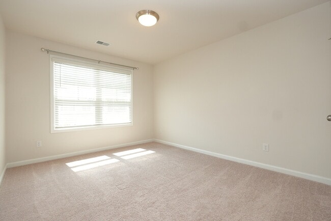 Building Photo - Charming 3 beds 2.5 bath Home in Sherrills Ford!