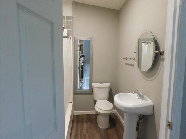 Building Photo - 21702 Island Lake Loop E
