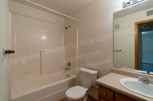 Building Photo - Amazing 2 Bedroom on City Park!