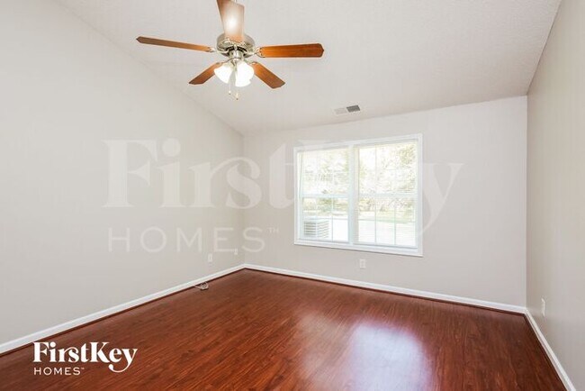 Building Photo - 803 Kenwood Ln