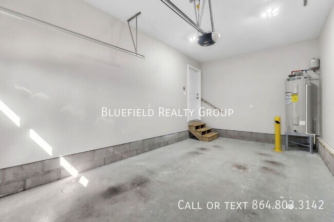 Building Photo - 253 Woodruff St