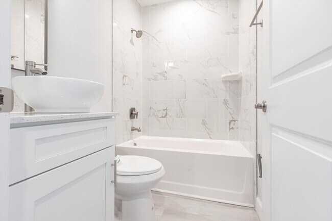 Building Photo - BRAND NEW Construction, 3 bed / 2 bath Ren...