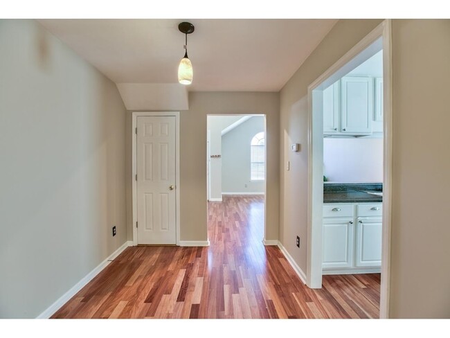 Building Photo - 1330 Pawnee Pointe Ct