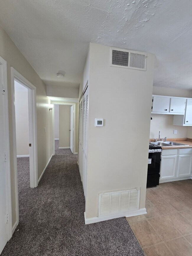 Building Photo - Nice, Recently Renovated, 3 Bedrooms, 1 Bath, Brick Ranch Home available Now! Located on a Cul de...