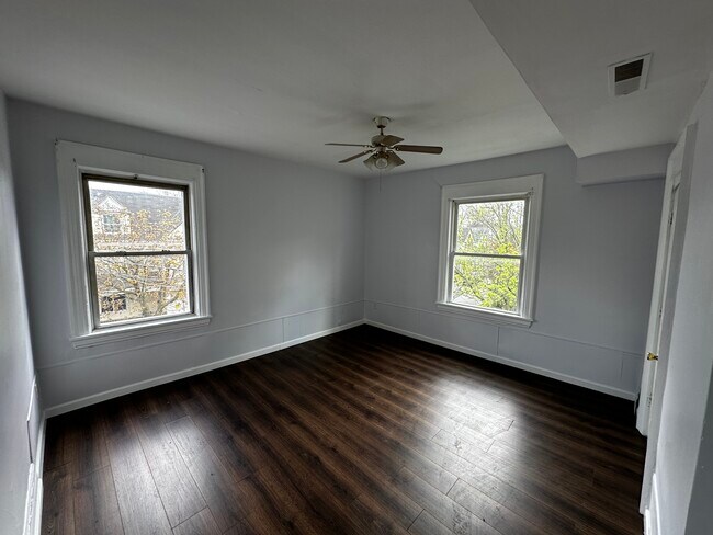 Building Photo - 104-108 Madison St