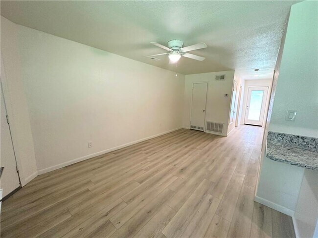 Building Photo - 515 Fallin Ave