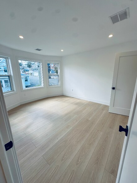 Building Photo - 280 Endicott Ave