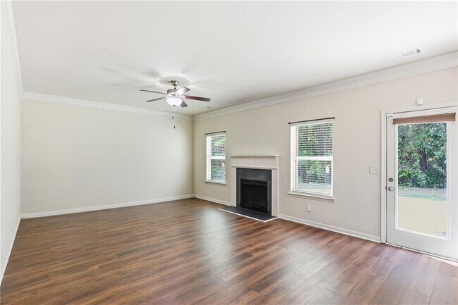 Building Photo - 906 Donington Cir SE