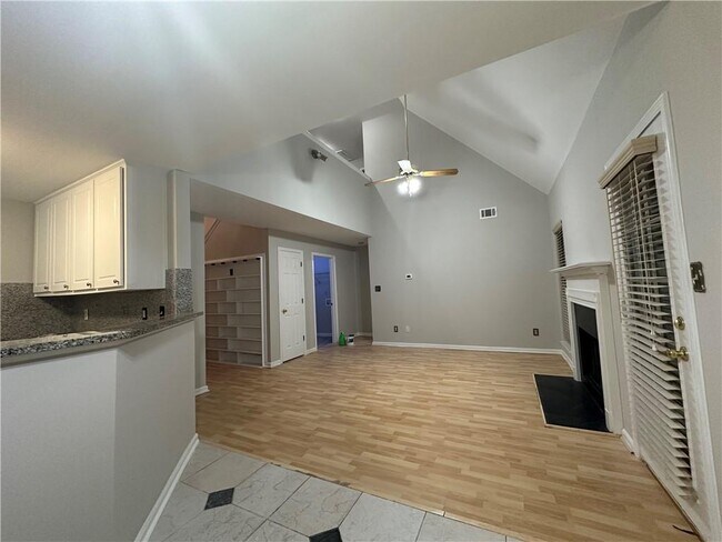 Building Photo - 6770 Biscayne