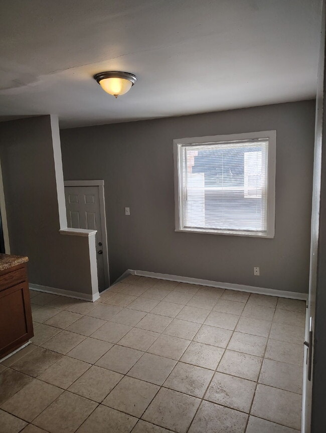 Building Photo - 452 S Napoleon Ave