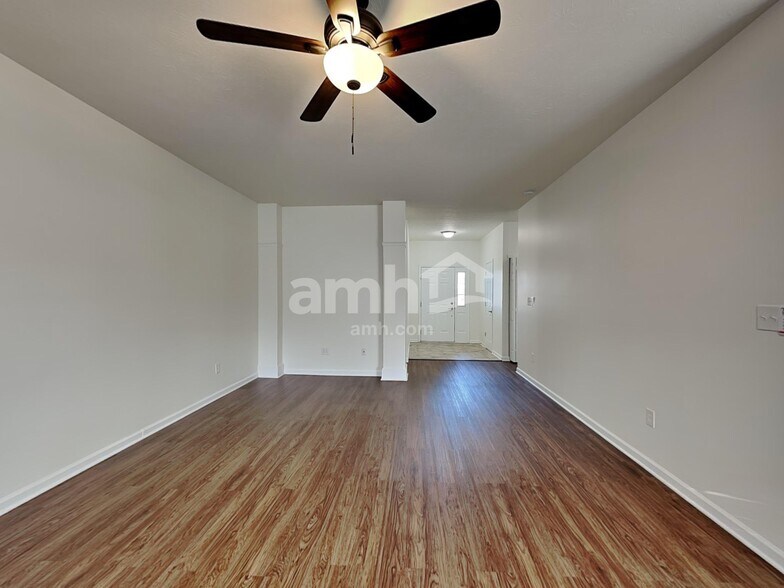 Building Photo - 635 Prospector Dr