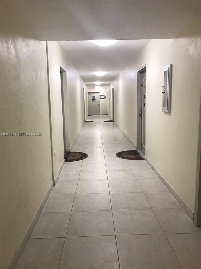 Building Photo - 2600 NE 135th St