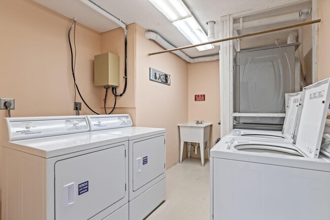 Building Photo - 9940 S Ocean Dr