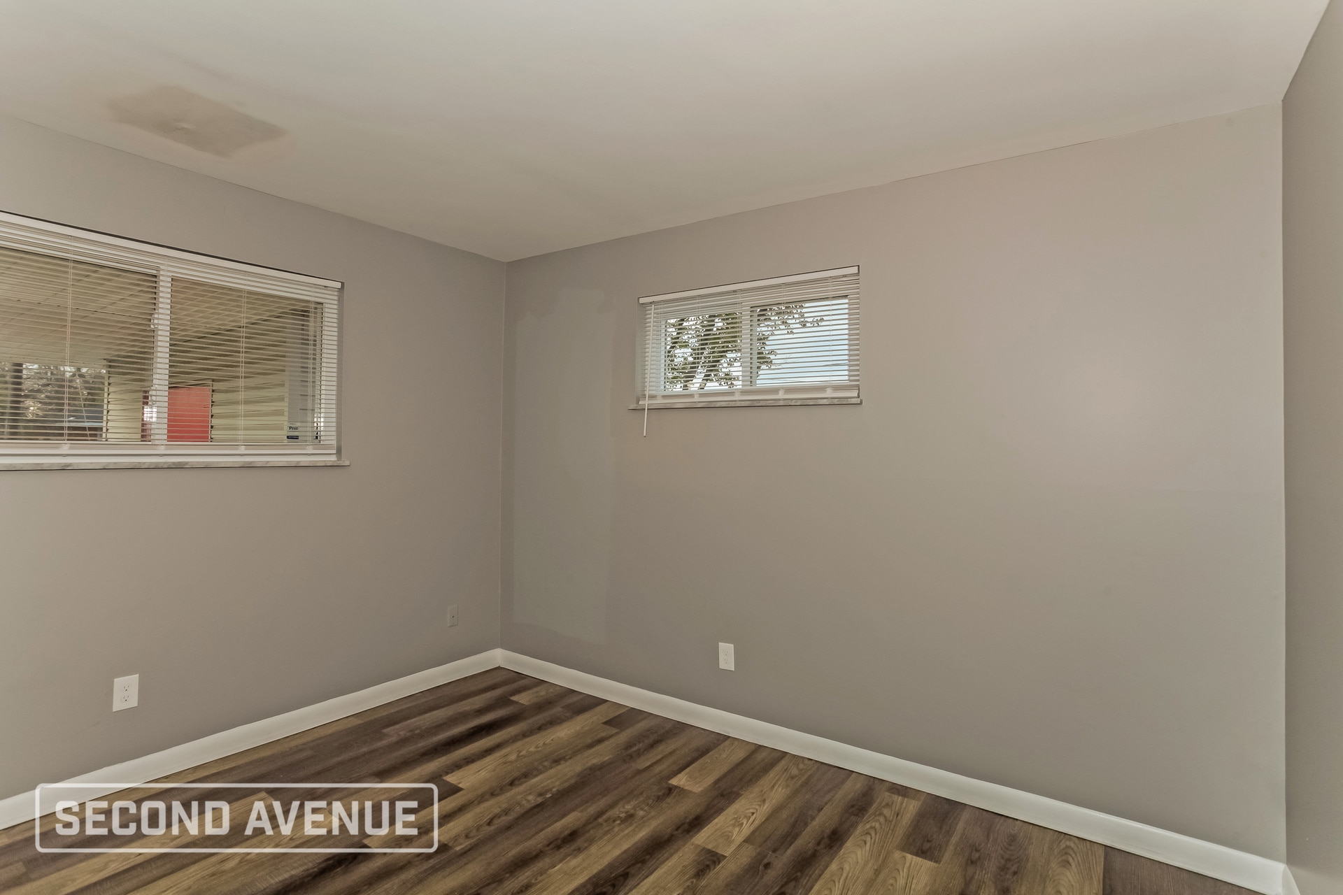 Building Photo - 940 Hollytree Dr